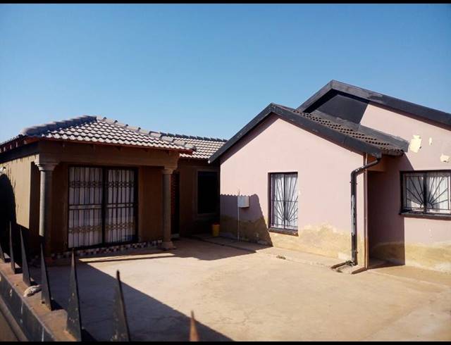 3 BEDROOM HOUSE FOR SALE IN PROTEA GLEN